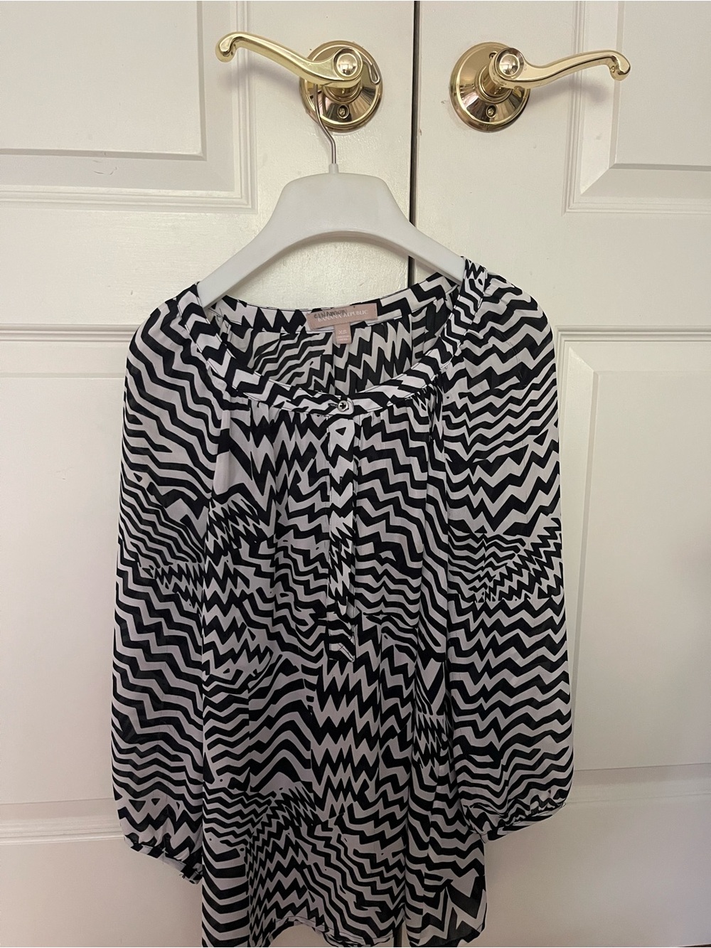 Banana Republic Black and White Zigzag Peasant Blouse